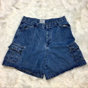 The perfect vintage  high rise cargo denim shorts
